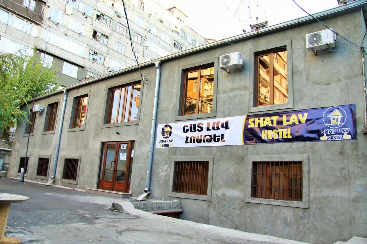 Shat Lav Hostel 예레반 외부 사진